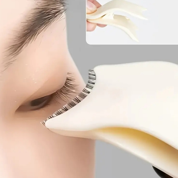 Lash Applicator! MAKES APPLYING LASHES SO EASY!!! - Picture 2 of 12